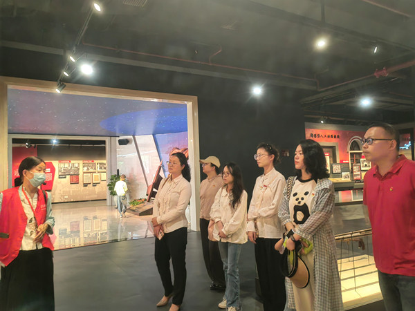 112064
